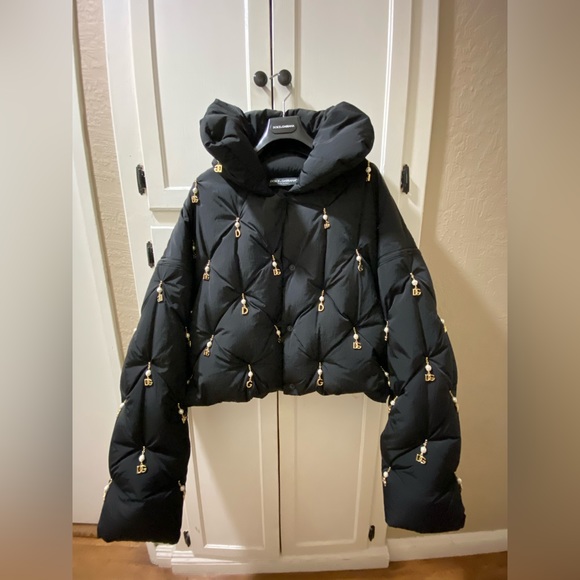 Dolce & Gabbana quilted logo-charm puffer jacket - Picture 1 of 6